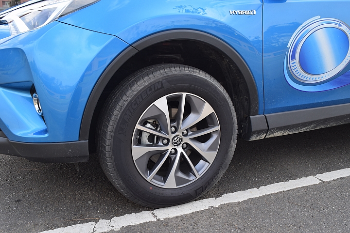 百萬suv新時代， 2016 RAV4 雙等級開箱，10吋大螢幕影音改裝分享