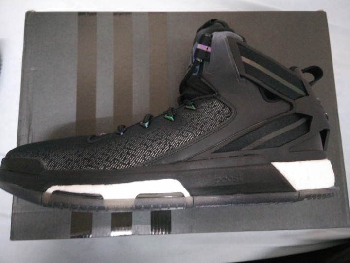 adidas Basketball “Iridescent”系列-D Rose 6 Boost球鞋驚豔到手