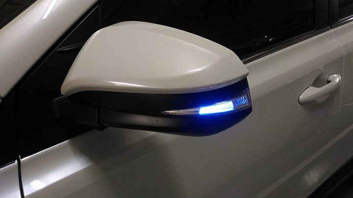2.0豪華白開箱,原廠Garmin影音+外裝原廠配件+電動尾門