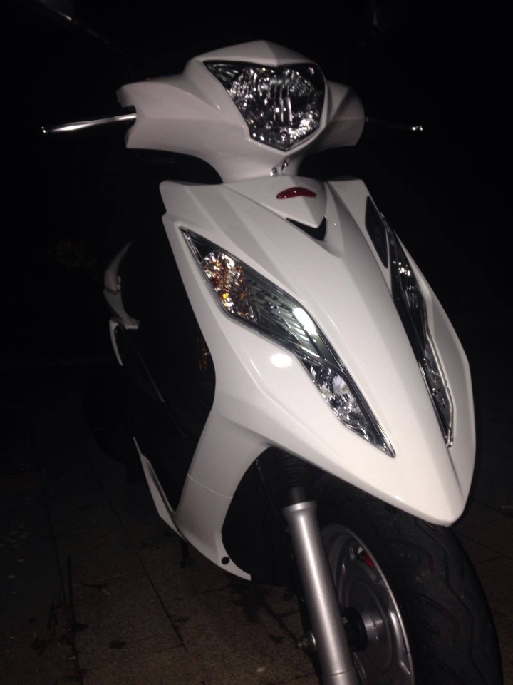 pgo bon125 白色 開箱文 拆拆拆拆 順便幫我看一下 車子的問題