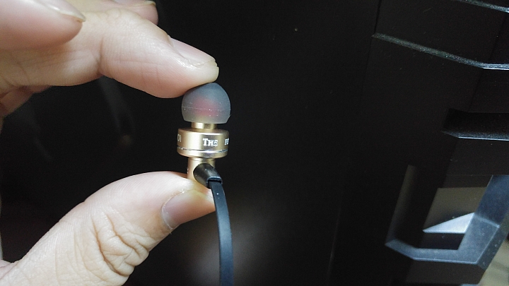 [木耳首開箱] 49101 UX101 高音質耳道式耳機 香檳金