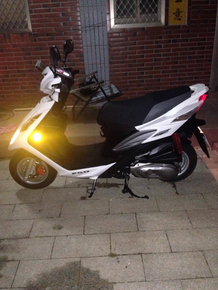pgo bon125 白色 開箱文 拆拆拆拆 順便幫我看一下 車子的問題