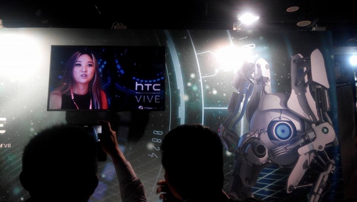好興奮好興奮！！今天是非假日 我去三創園區體驗HTV VIVE 虛擬實境!!