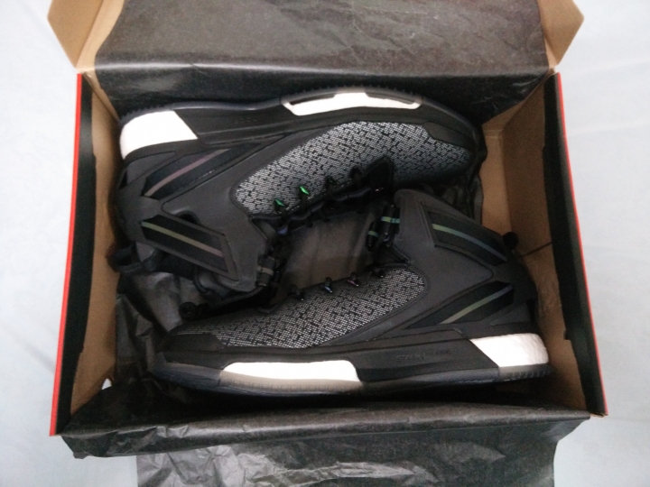 adidas Basketball “Iridescent”系列-D Rose 6 Boost球鞋驚豔到手