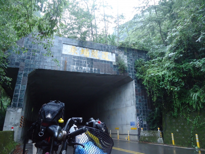 格老子八百里分迷夏輊Lady Bick in June(簡譯:單速淑女車踏涼鞋4天半雙塔北進武嶺塔塔加)