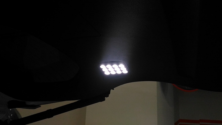 2.0豪華白開箱,原廠Garmin影音+外裝原廠配件+電動尾門