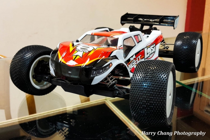 Losi RTR 1:14 Mini 8IGHT-T Truggy 4WD 競速短卡開箱分享
