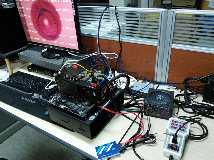 Aerocool XPredator 750GM 半模組化金牌電源：勁酷機械風 競搶玩家眼球