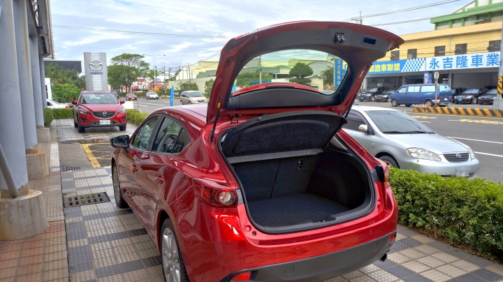【人馬一体】 重新詮釋 人/車 新關係 ｜MX-5 二代目 內含New Mazda 3 試乘體驗!
