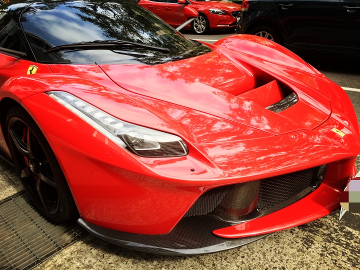 敦化南路上LaFerrari
