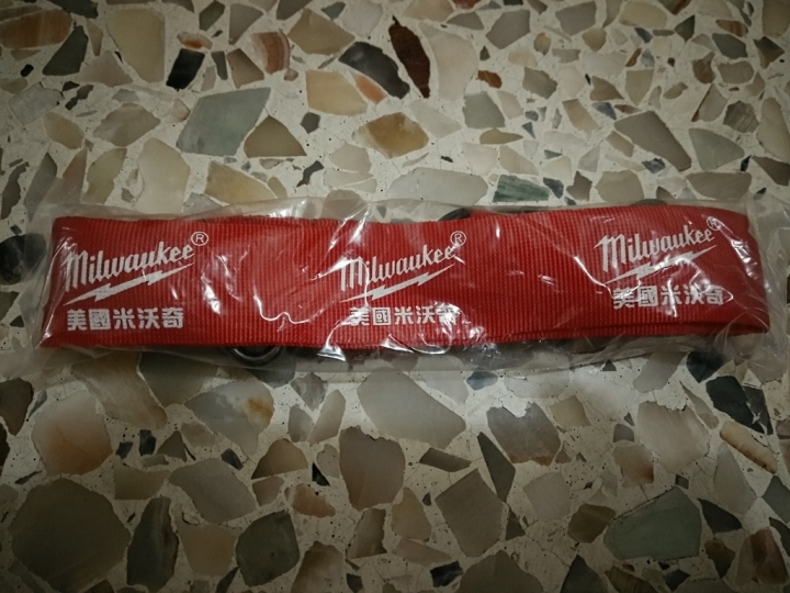 Milwaukee M18BID-402C 18V鋰電衝擊起子機 開箱