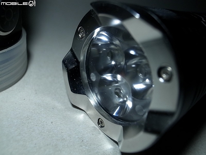 OLIGHT SRMini II  堅持泛光新二代目