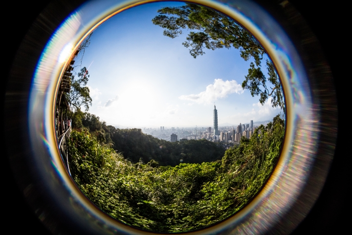 [分享] 窮人APS-C圓形魚眼鏡Lensbaby Circular Fisheye