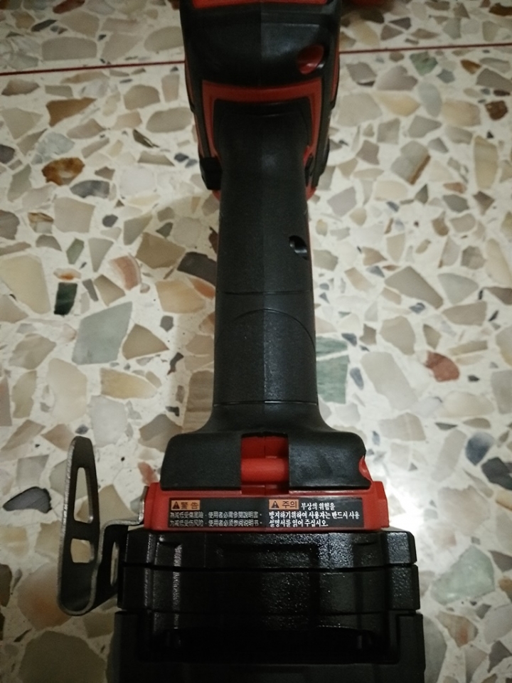 Milwaukee M18BID-402C 18V鋰電衝擊起子機 開箱