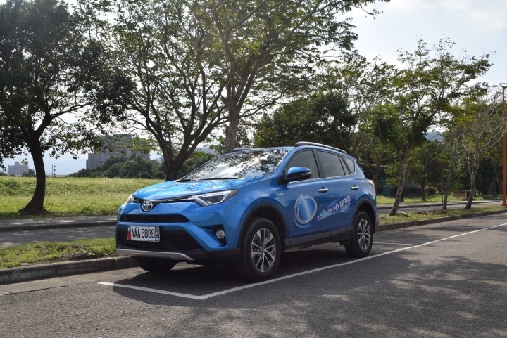 百萬suv新時代， 2016 RAV4 雙等級開箱，10吋大螢幕影音改裝分享