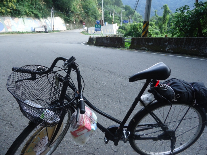 格老子八百里分迷夏輊Lady Bick in June(簡譯:單速淑女車踏涼鞋4天半雙塔北進武嶺塔塔加)