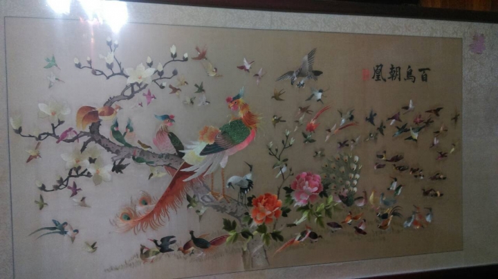 想問這幅刺繡的價值