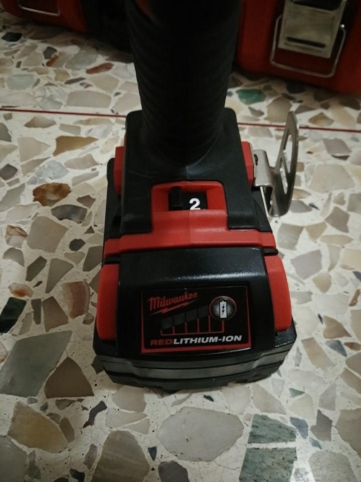 Milwaukee M18BID-402C 18V鋰電衝擊起子機 開箱