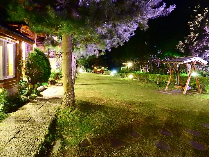 湯屋有兩棵大樹耶 全家開心東埔沙里仙泡溫泉 拍星軌 享受陽光燦爛 Mobile01