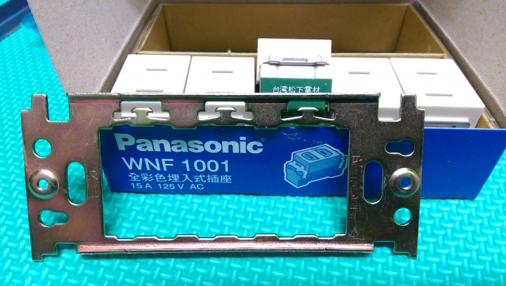 [已解決] 買了一個電源插座用的不鏽鋼蓋片組，卻不知如何組裝