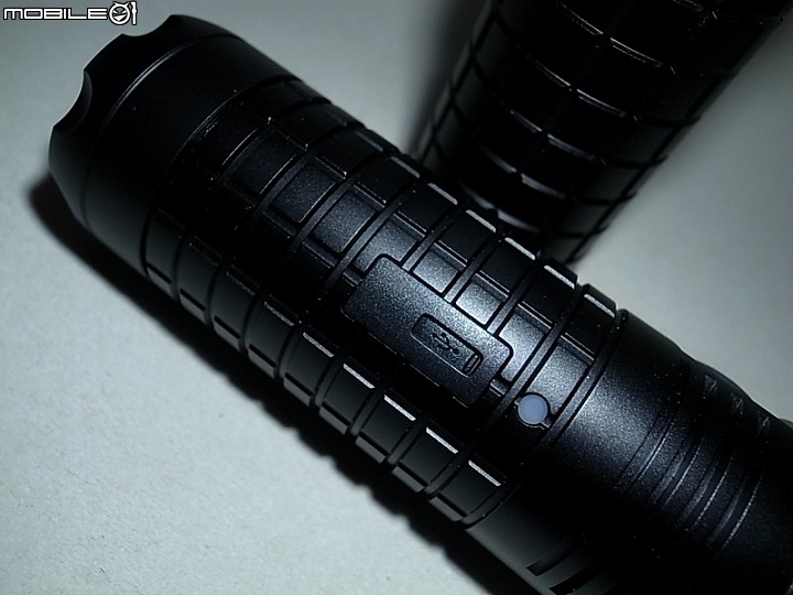 OLIGHT SRMini II  堅持泛光新二代目