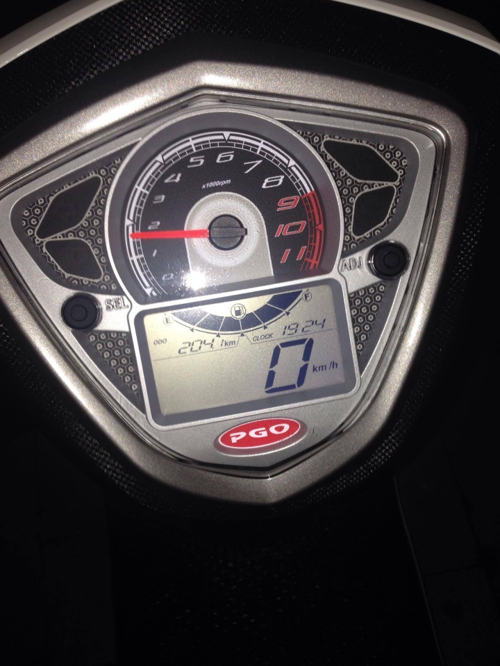 pgo bon125 白色 開箱文 拆拆拆拆 順便幫我看一下 車子的問題
