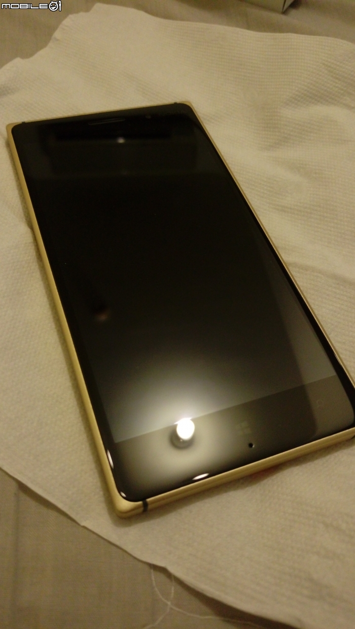 LUMIA 830 WHITE/GOLD 開箱