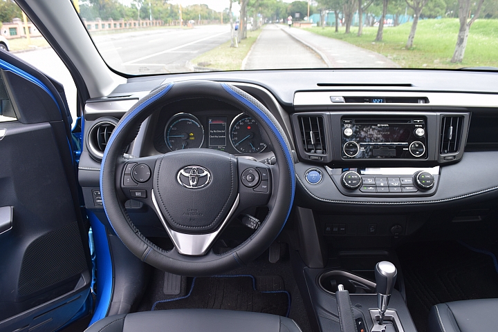 百萬suv新時代， 2016 RAV4 雙等級開箱，10吋大螢幕影音改裝分享
