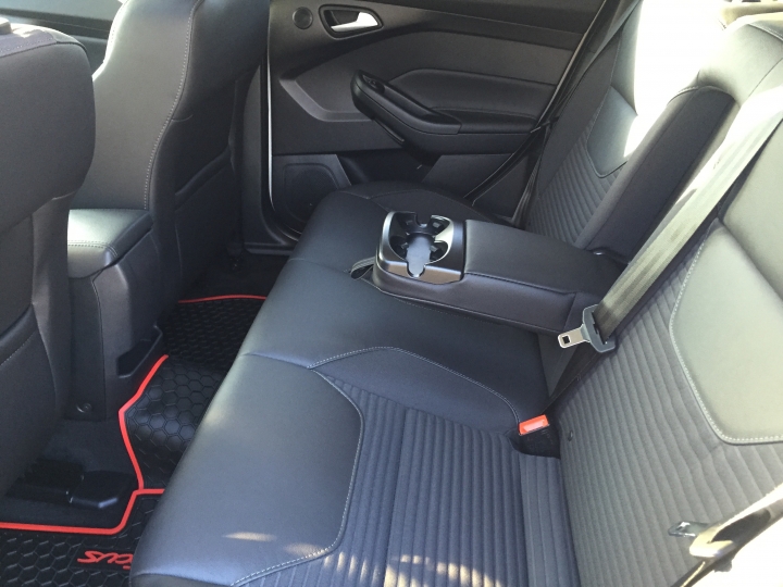淺水很久的開箱文 NEW FOCUS 1.5 頂級