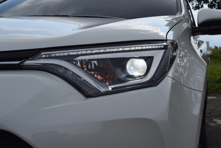 百萬suv新時代， 2016 RAV4 雙等級開箱，10吋大螢幕影音改裝分享