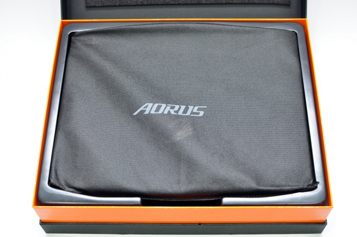 AORUS X3 Plus V5 六代新機開箱分享