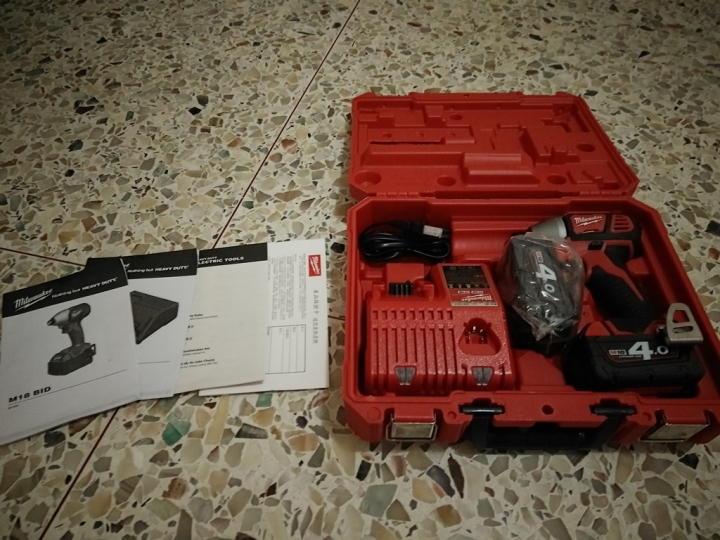 Milwaukee M18BID-402C 18V鋰電衝擊起子機 開箱