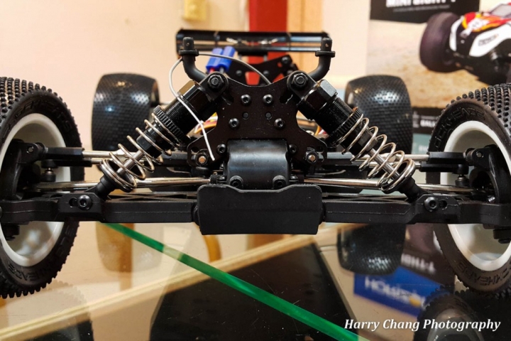 Losi RTR 1:14 Mini 8IGHT-T Truggy 4WD 競速短卡開箱分享