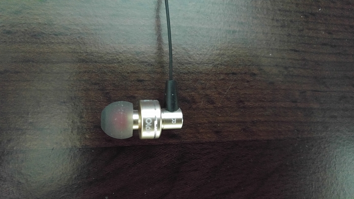 [木耳首開箱] 49101 UX101 高音質耳道式耳機 香檳金