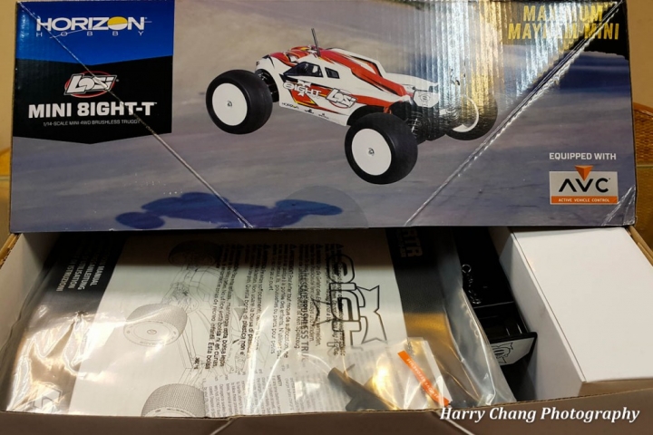 Losi RTR 1:14 Mini 8IGHT-T Truggy 4WD 競速短卡開箱分享