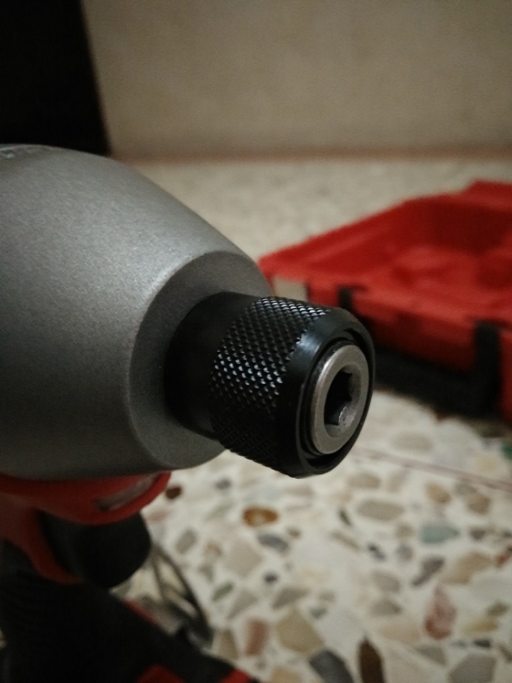 Milwaukee M18BID-402C 18V鋰電衝擊起子機 開箱