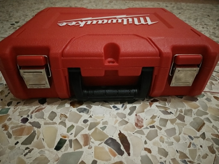 Milwaukee M18BID-402C 18V鋰電衝擊起子機 開箱