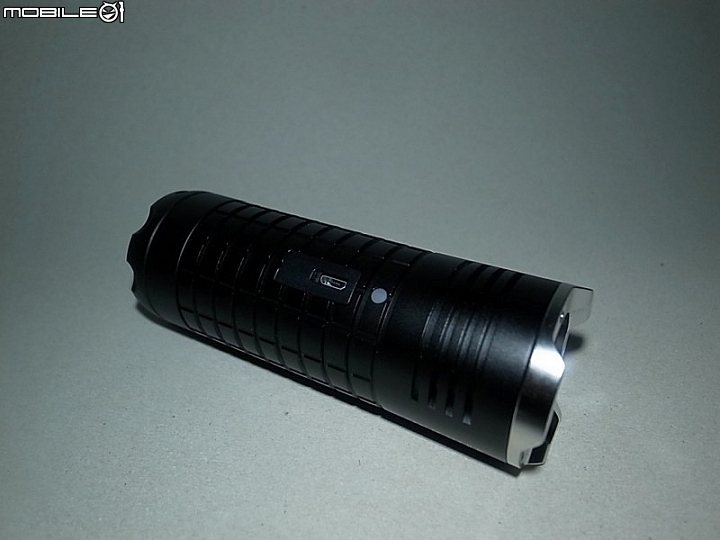 OLIGHT SRMini II  堅持泛光新二代目