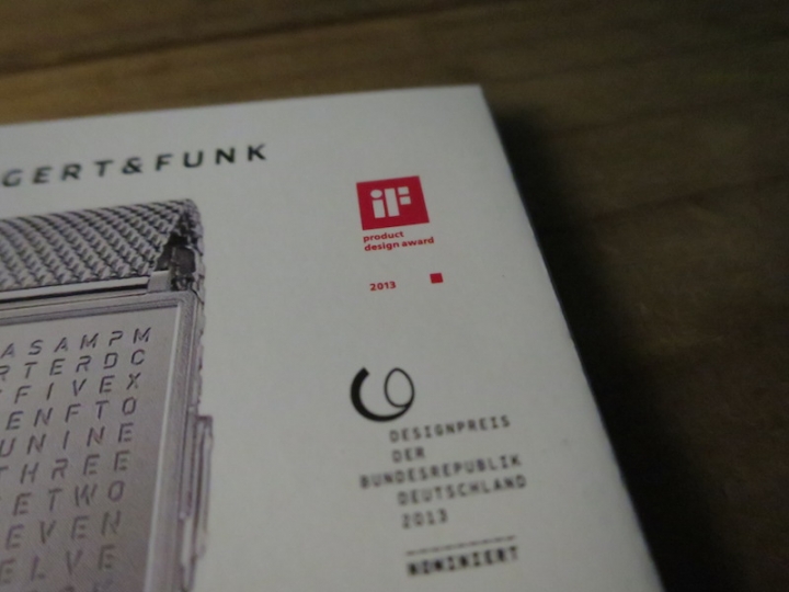 我也來開箱 有趣的QLOCKTWO