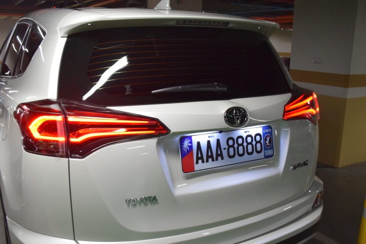 百萬suv新時代， 2016 RAV4 雙等級開箱，10吋大螢幕影音改裝分享