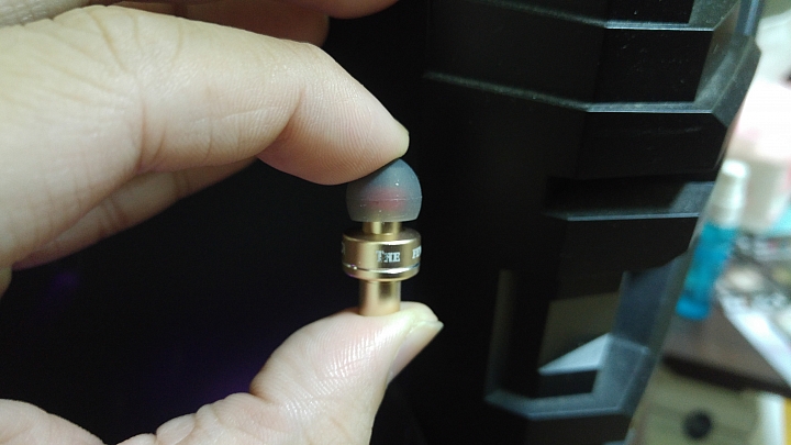 [木耳首開箱] 49101 UX101 高音質耳道式耳機 香檳金