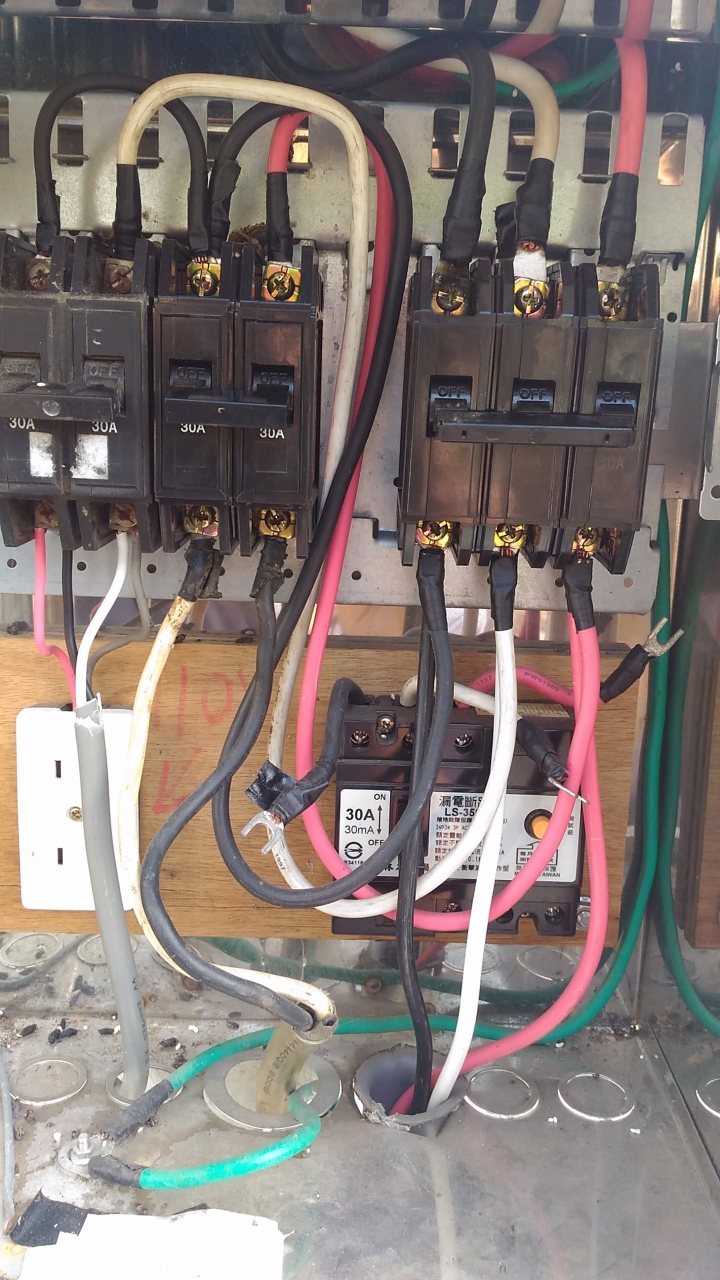 有台舊電焊機 請教電源線的接法 有圖