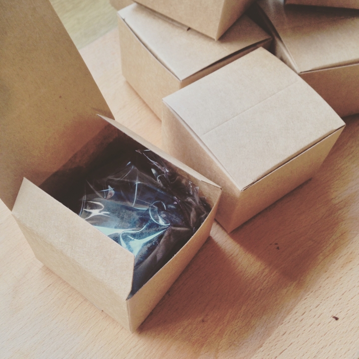 今年最搞剛耶誕小禮【耶誕療癒Baileys奶酒Brownies】從布朗尼到包裝設計全部純手工:)