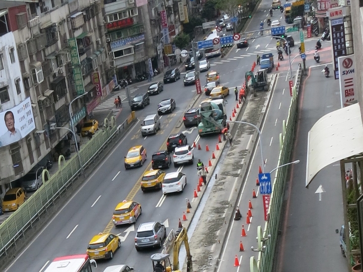 [越改越爛 ] - 永和福和橋下橋汽車禁止右轉