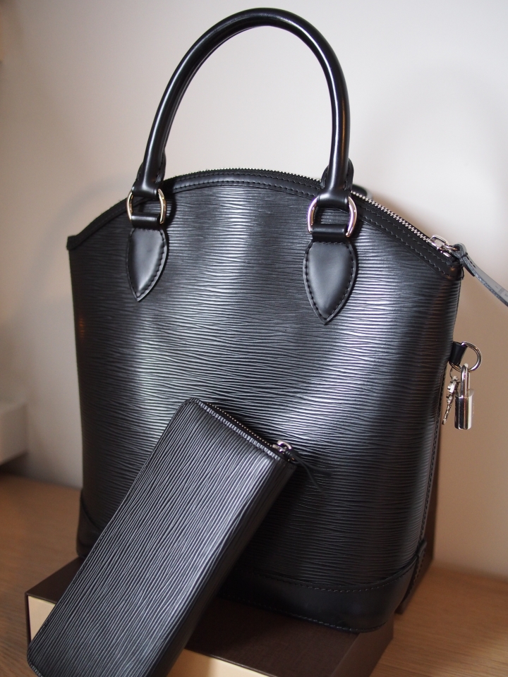【微開箱】LV  EPI 系列  CLÉMENCE 皮夾 (M60915) 和 LOCKIT 包 (M42292)