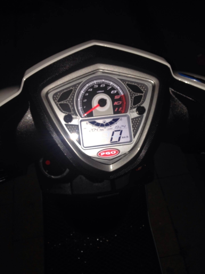 pgo bon125 白色 開箱文 拆拆拆拆 順便幫我看一下 車子的問題