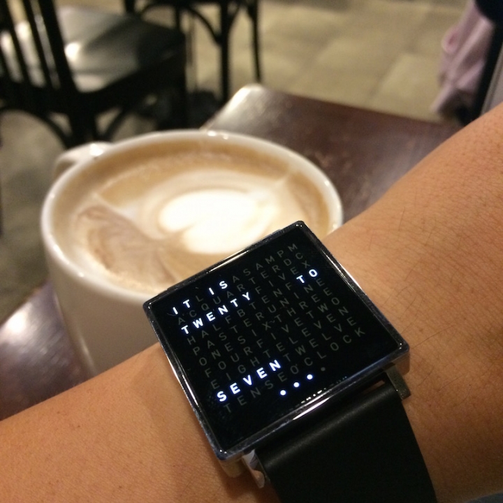 我也來開箱 有趣的QLOCKTWO