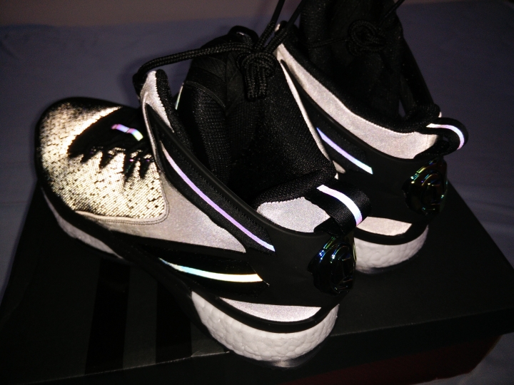 adidas Basketball “Iridescent”系列-D Rose 6 Boost球鞋驚豔到手