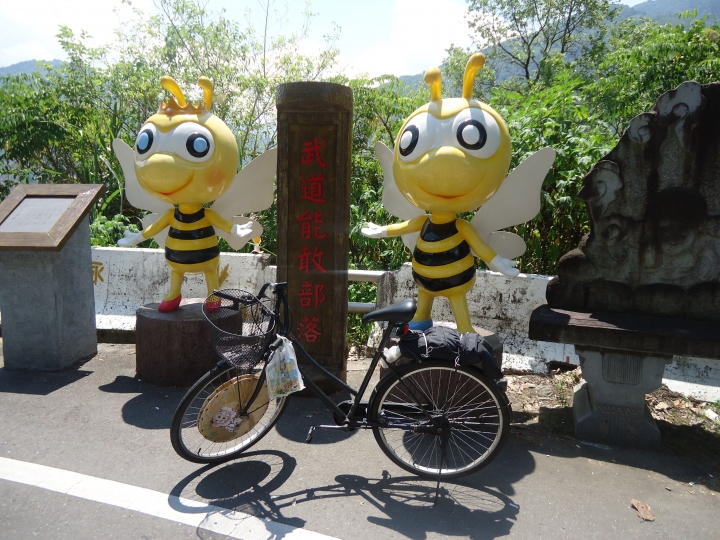格老子八百里分迷夏輊Lady Bick in June(簡譯:單速淑女車踏涼鞋4天半雙塔北進武嶺塔塔加)