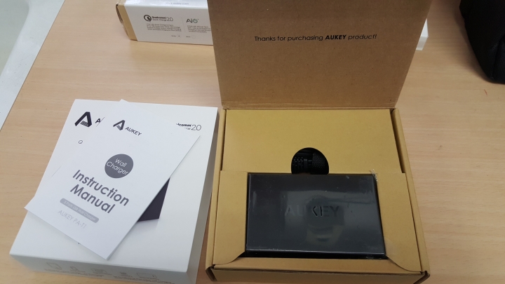 Aukey 充電器、中充開箱